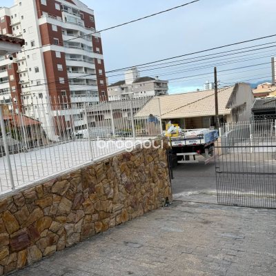 Casa com 131m², 3 quartos (sendo 1 suíte), 3 garagens, no bairro Barreiros em São José
