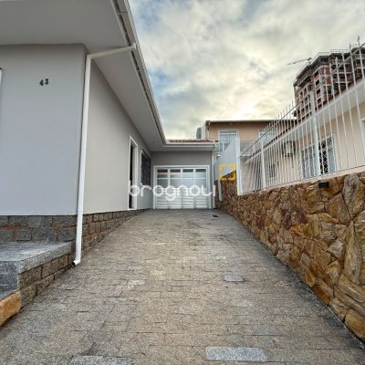 Casa com 131m², 3 quartos (sendo 1 suíte), 3 garagens, no bairro Barreiros em São José