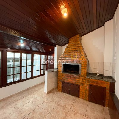 Casa com 131m², 3 quartos (sendo 1 suíte), 3 garagens, no bairro Barreiros em São José