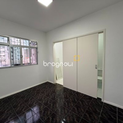 Casa com 131m², 3 quartos (sendo 1 suíte), 3 garagens, no bairro Barreiros em São José