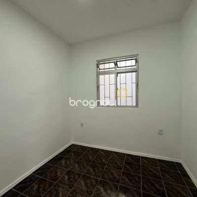 Casa com 131m², 3 quartos (sendo 1 suíte), 3 garagens, no bairro Barreiros em São José