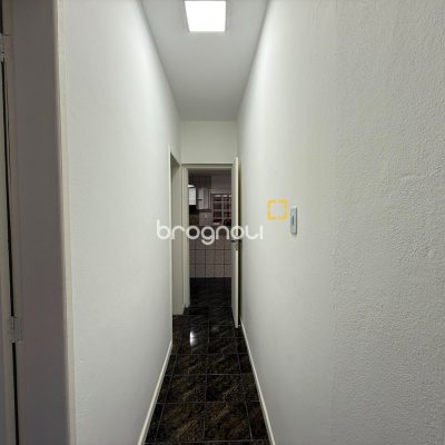 Casa com 131m², 3 quartos (sendo 1 suíte), 3 garagens, no bairro Barreiros em São José