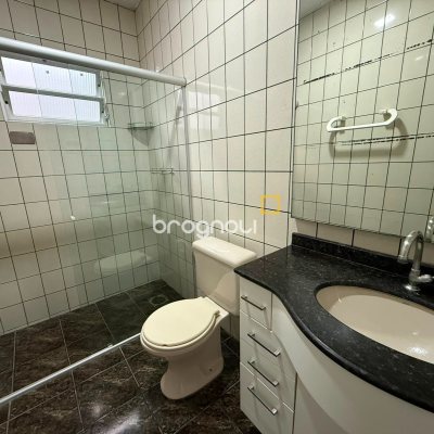 Casa com 131m², 3 quartos (sendo 1 suíte), 3 garagens, no bairro Barreiros em São José
