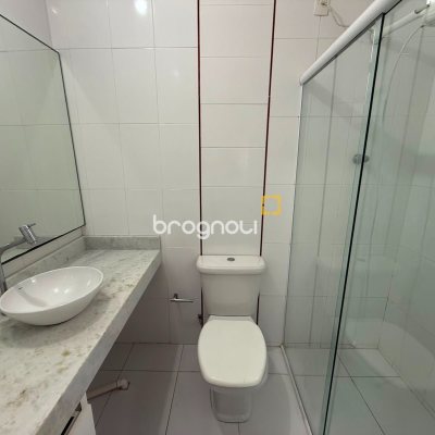 Casa com 131m², 3 quartos (sendo 1 suíte), 3 garagens, no bairro Barreiros em São José