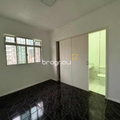 Casa com 131m², 3 quartos (sendo 1 suíte), 3 garagens, no bairro Barreiros em São José