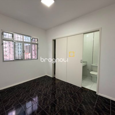 Casa com 131m², 3 quartos (sendo 1 suíte), 3 garagens, no bairro Barreiros em São José