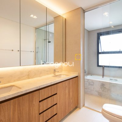 Casa de Condomínio com 314m², 4 quartos (sendo 4 suítes), 2 garagens, no bairro Cachoeira do Bom Jesus em Florianópolis