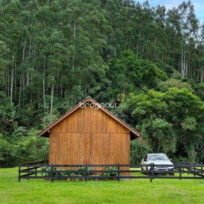 Casa com 50m², 4 quartos, 4 garagens, no bairro Vargem do Cedro em São Martinho
