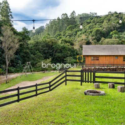 Casa com 50m², 4 quartos, 4 garagens, no bairro Vargem do Cedro em São Martinho