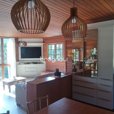 Casa de Condomínio com 360m², 2 quartos (sendo 2 suítes), 3 garagens, no bairro Itacorubi em Florianópolis