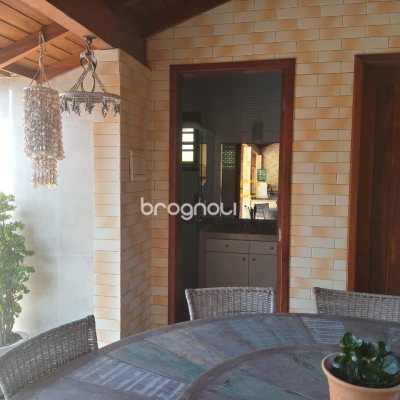 Casa de Condomínio com 360m², 2 quartos (sendo 2 suítes), 3 garagens, no bairro Itacorubi em Florianópolis