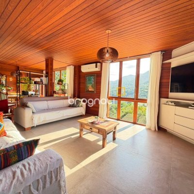 Casa de Condomínio com 360m², 2 quartos (sendo 2 suítes), 3 garagens, no bairro Itacorubi em Florianópolis