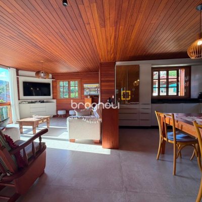 Casa de Condomínio com 360m², 2 quartos (sendo 2 suítes), 3 garagens, no bairro Itacorubi em Florianópolis