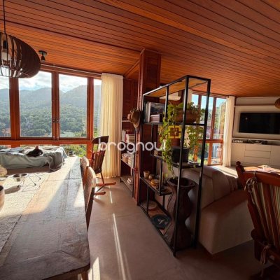 Casa de Condomínio com 360m², 2 quartos (sendo 2 suítes), 3 garagens, no bairro Itacorubi em Florianópolis