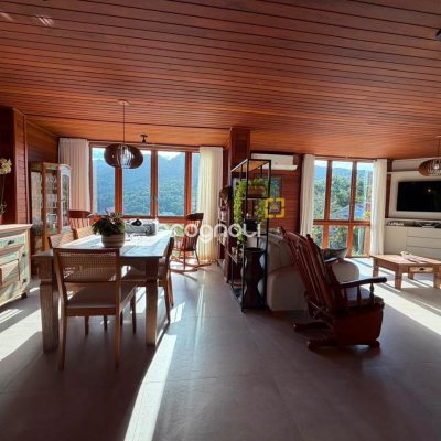 Casa de Condomínio com 360m², 2 quartos (sendo 2 suítes), 3 garagens, no bairro Itacorubi em Florianópolis