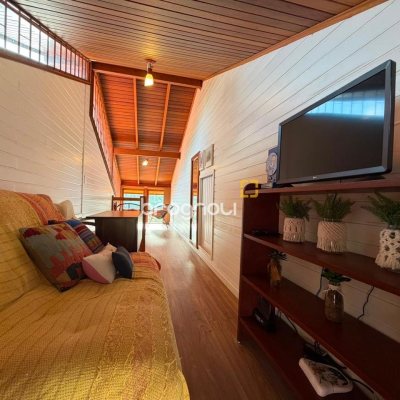 Casa de Condomínio com 360m², 2 quartos (sendo 2 suítes), 3 garagens, no bairro Itacorubi em Florianópolis