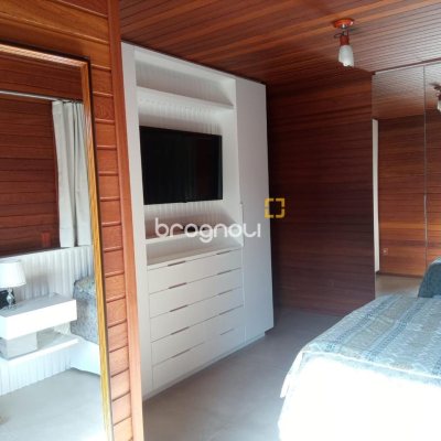 Casa de Condomínio com 360m², 2 quartos (sendo 2 suítes), 3 garagens, no bairro Itacorubi em Florianópolis