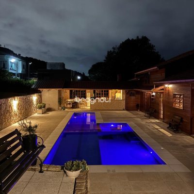 Casa de Condomínio com 360m², 2 quartos (sendo 2 suítes), 3 garagens, no bairro Itacorubi em Florianópolis