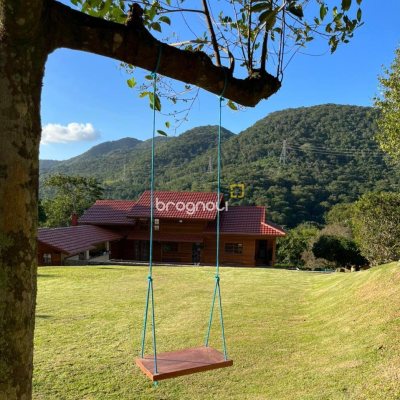 Casa de Condomínio com 360m², 2 quartos (sendo 2 suítes), 3 garagens, no bairro Itacorubi em Florianópolis