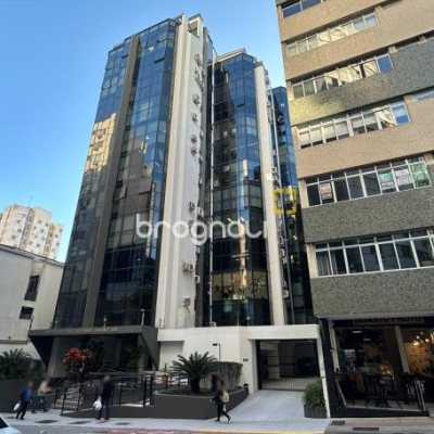 Sala com 70m², no bairro Centro em Florianópolis