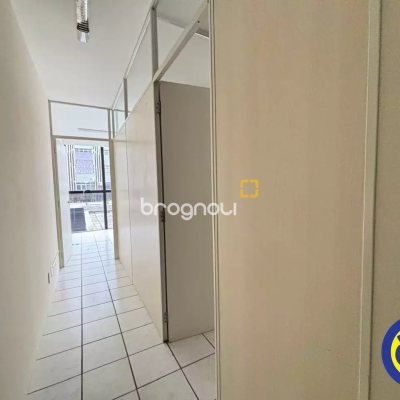 Sala com 70m², no bairro Centro em Florianópolis
