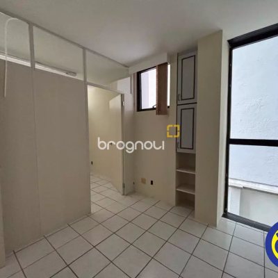 Sala com 70m², no bairro Centro em Florianópolis