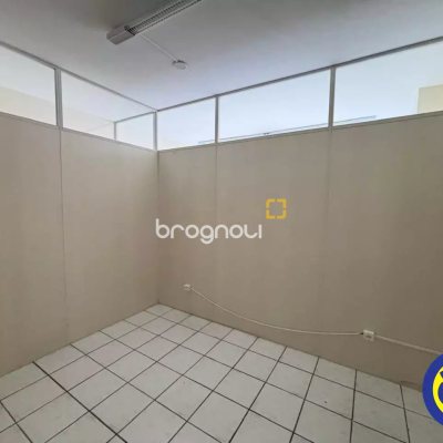 Sala com 70m², no bairro Centro em Florianópolis