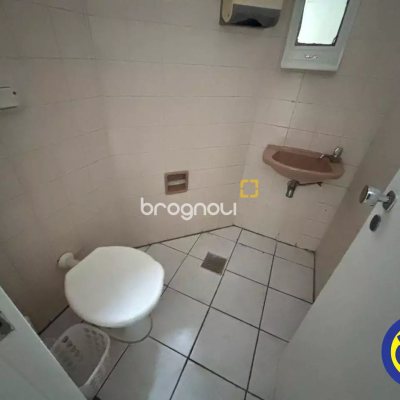 Sala com 70m², no bairro Centro em Florianópolis