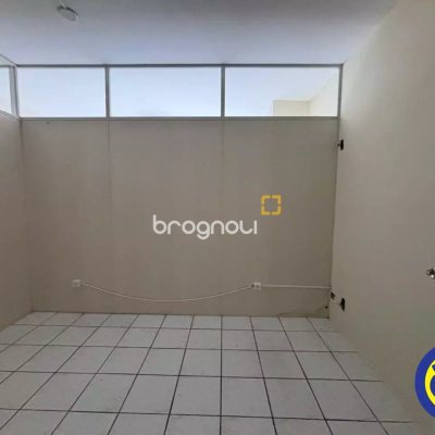 Sala com 70m², no bairro Centro em Florianópolis