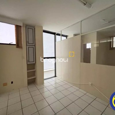 Sala com 70m², no bairro Centro em Florianópolis