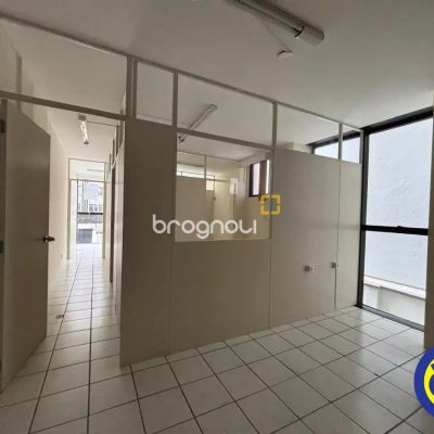Sala com 70m², no bairro Centro em Florianópolis