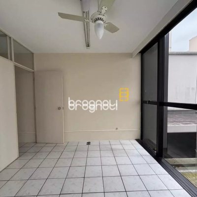 Sala com 70m², no bairro Centro em Florianópolis