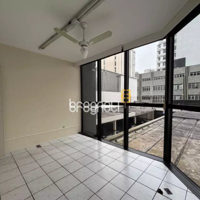 Sala com 70m², no bairro Centro em Florianópolis