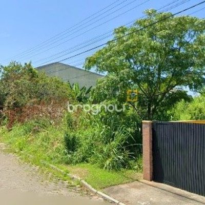Terreno com 720m², no bairro Carianos em Florianópolis