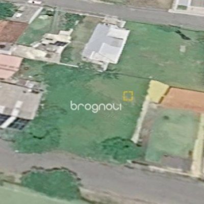 Terreno com 720m², no bairro Carianos em Florianópolis