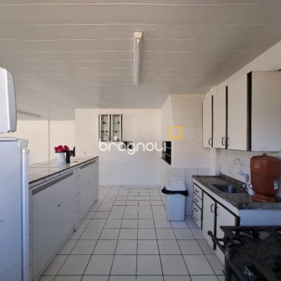 Apartamento com 53m², 2 quartos, 1 garagem, no bairro Capoeiras em Florianópolis