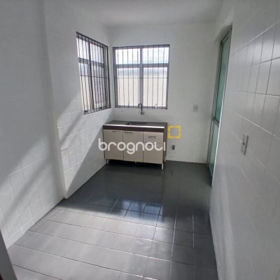 Apartamento com 63m², 2 quartos, 1 garagem, no bairro Capoeiras em Florianópolis
