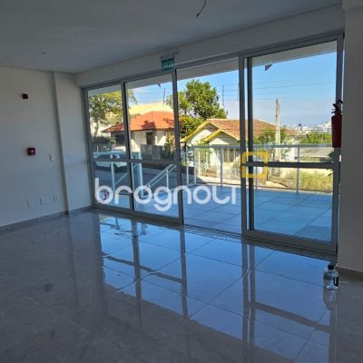 Loja com 86m², 2 garagens, no bairro Estreito em Florianópolis