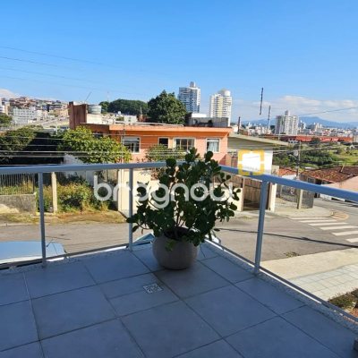 Loja com 86m², 2 garagens, no bairro Estreito em Florianópolis