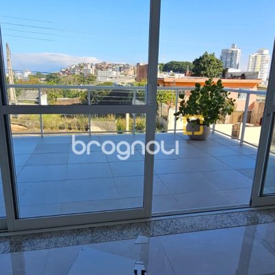 Loja com 86m², 2 garagens, no bairro Estreito em Florianópolis