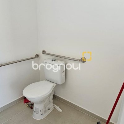 Loja com 86m², 2 garagens, no bairro Estreito em Florianópolis