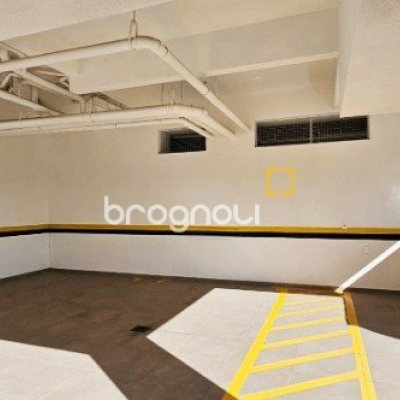 Loja com 86m², 2 garagens, no bairro Estreito em Florianópolis