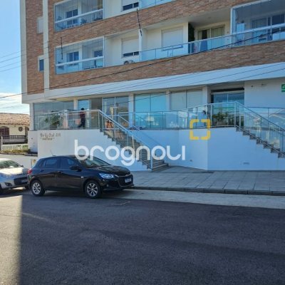 Loja com 86m², 2 garagens, no bairro Estreito em Florianópolis