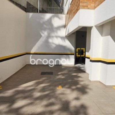 Loja com 86m², 2 garagens, no bairro Estreito em Florianópolis