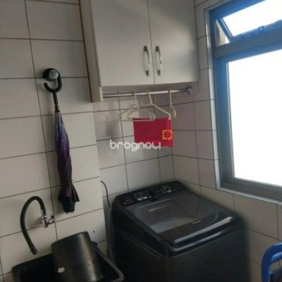Apartamento com 83m², 3 quartos (sendo 1 suíte), 1 garagem, no bairro Estreito em Florianópolis