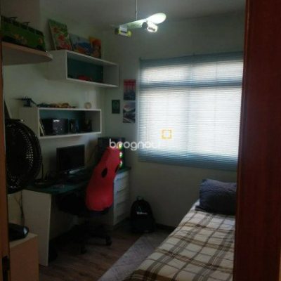 Apartamento com 83m², 3 quartos (sendo 1 suíte), 1 garagem, no bairro Estreito em Florianópolis
