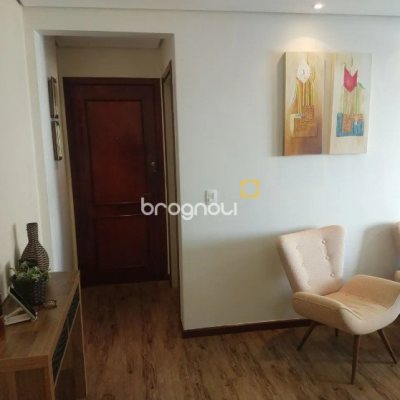 Apartamento com 83m², 3 quartos (sendo 1 suíte), 1 garagem, no bairro Estreito em Florianópolis
