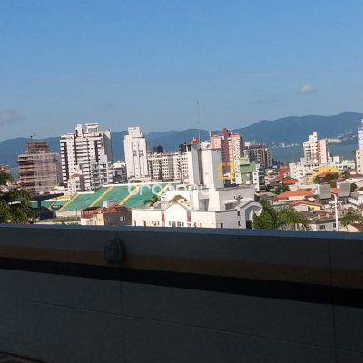 Apartamento com 83m², 3 quartos (sendo 1 suíte), 1 garagem, no bairro Estreito em Florianópolis