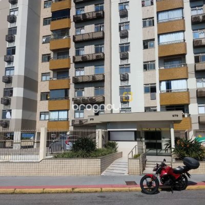 Apartamento com 83m², 3 quartos (sendo 1 suíte), 1 garagem, no bairro Estreito em Florianópolis