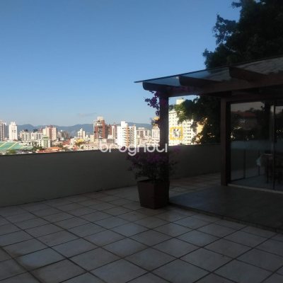 Apartamento com 83m², 3 quartos (sendo 1 suíte), 1 garagem, no bairro Estreito em Florianópolis